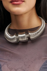 SCULPTED COIL COLLAR IN SILVER