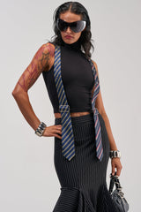 TIED UP SLEEVELESS SWEATER