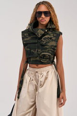 KADEN CARGO SLEEVELESS TOP IN CAMO
