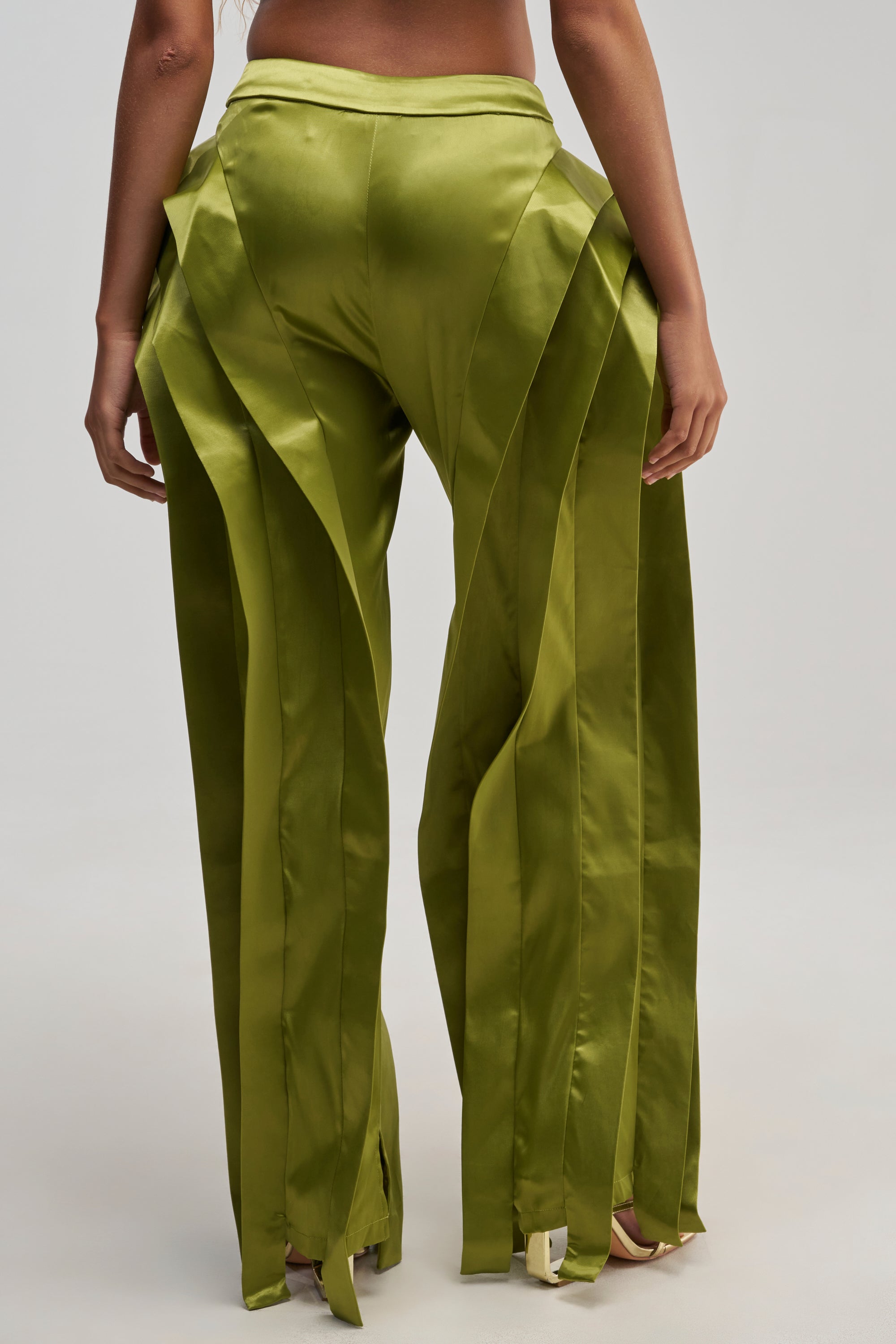INFINITY TROUSER IN OLIVE