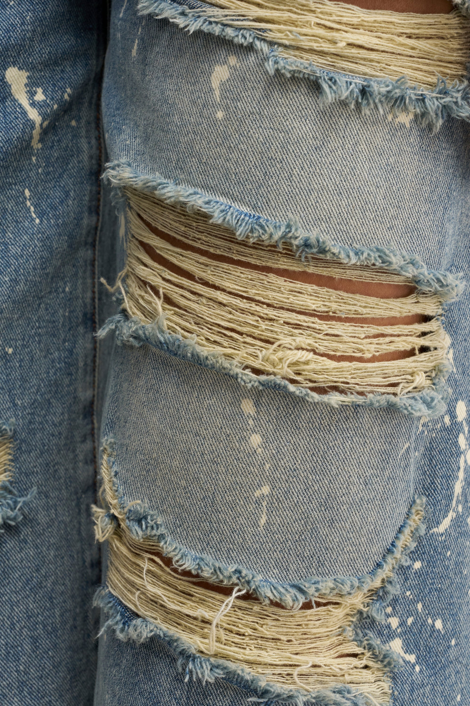 FEELING DISTRESSED BERMUDA SHORT