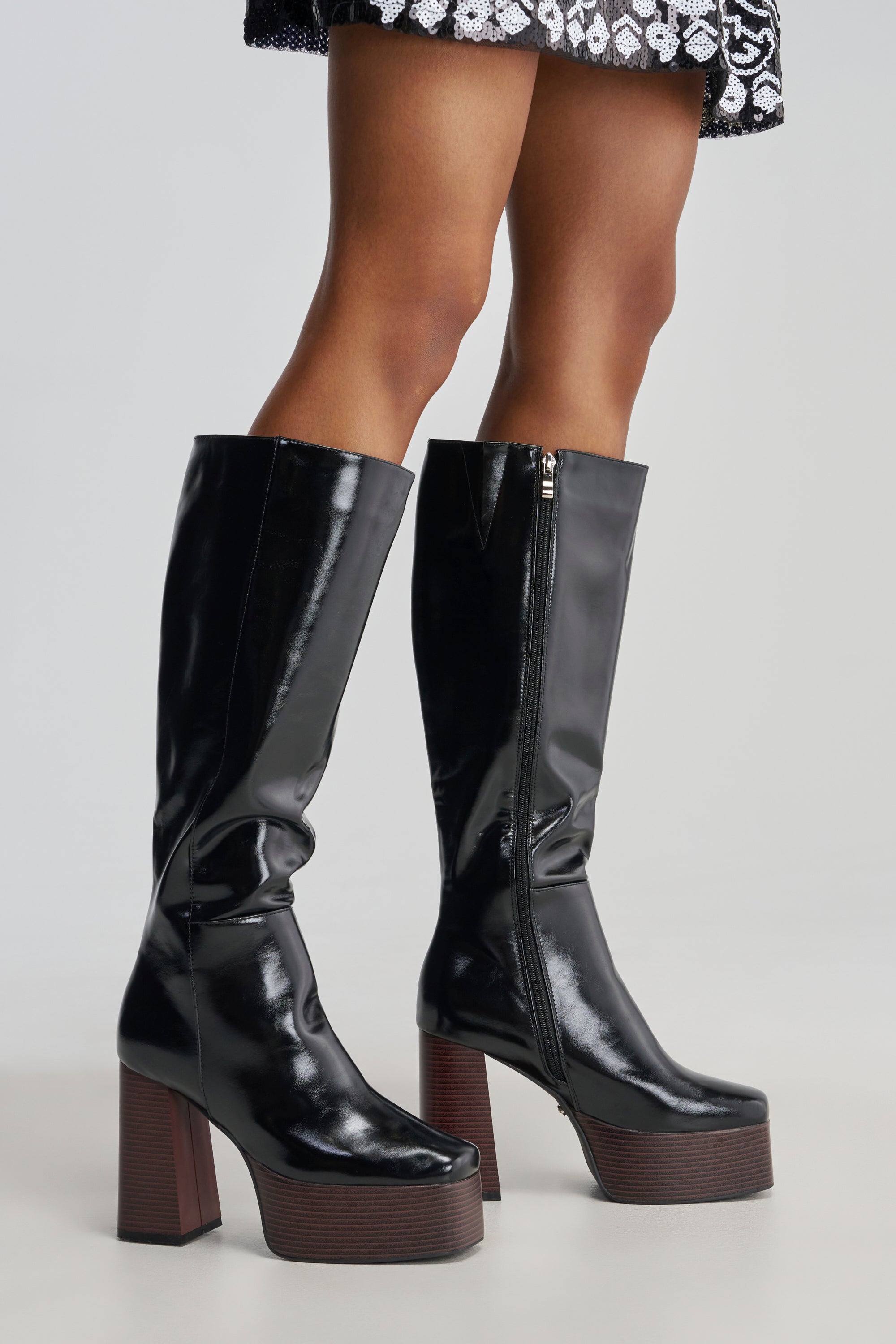 AZALEA WANG AUGUSTINE BLOCK HEEL BOOT IN BLACK