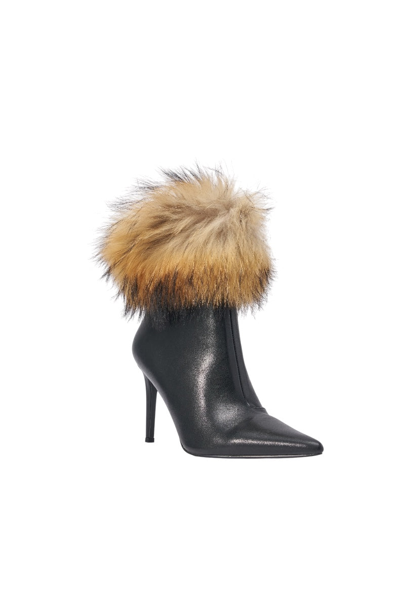 AZALEA WANG BARLEY BLACK FUR CUFFED BOOTIE