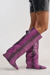 AZALEA WANG BRUN PURPLE SNAKE WEDGE BOOT