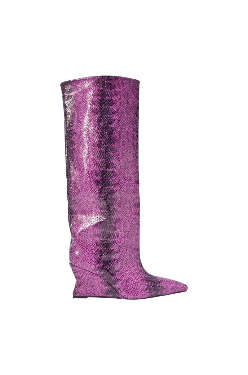 AZALEA WANG BRUN PURPLE SNAKE WEDGE BOOT