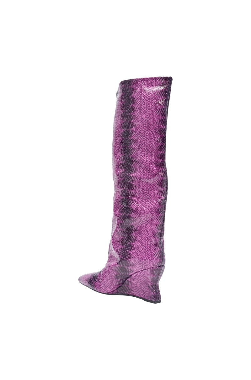 AZALEA WANG BRUN PURPLE SNAKE WEDGE BOOT