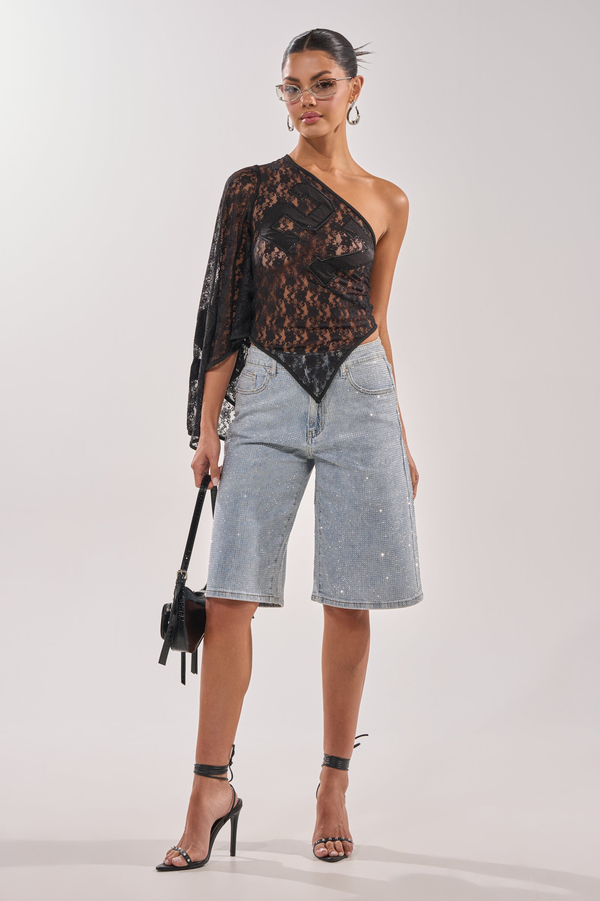 BLING BLING RHINESTONE BERMUDA SHORT IN LIGHT BLUE DENIM
