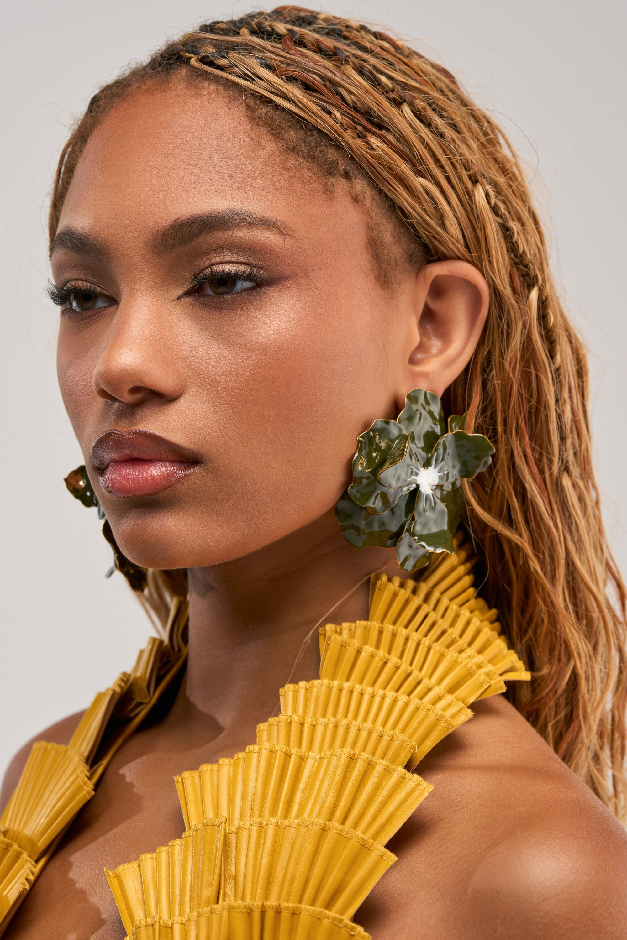 DREAMING BIG OLIVE EARRING