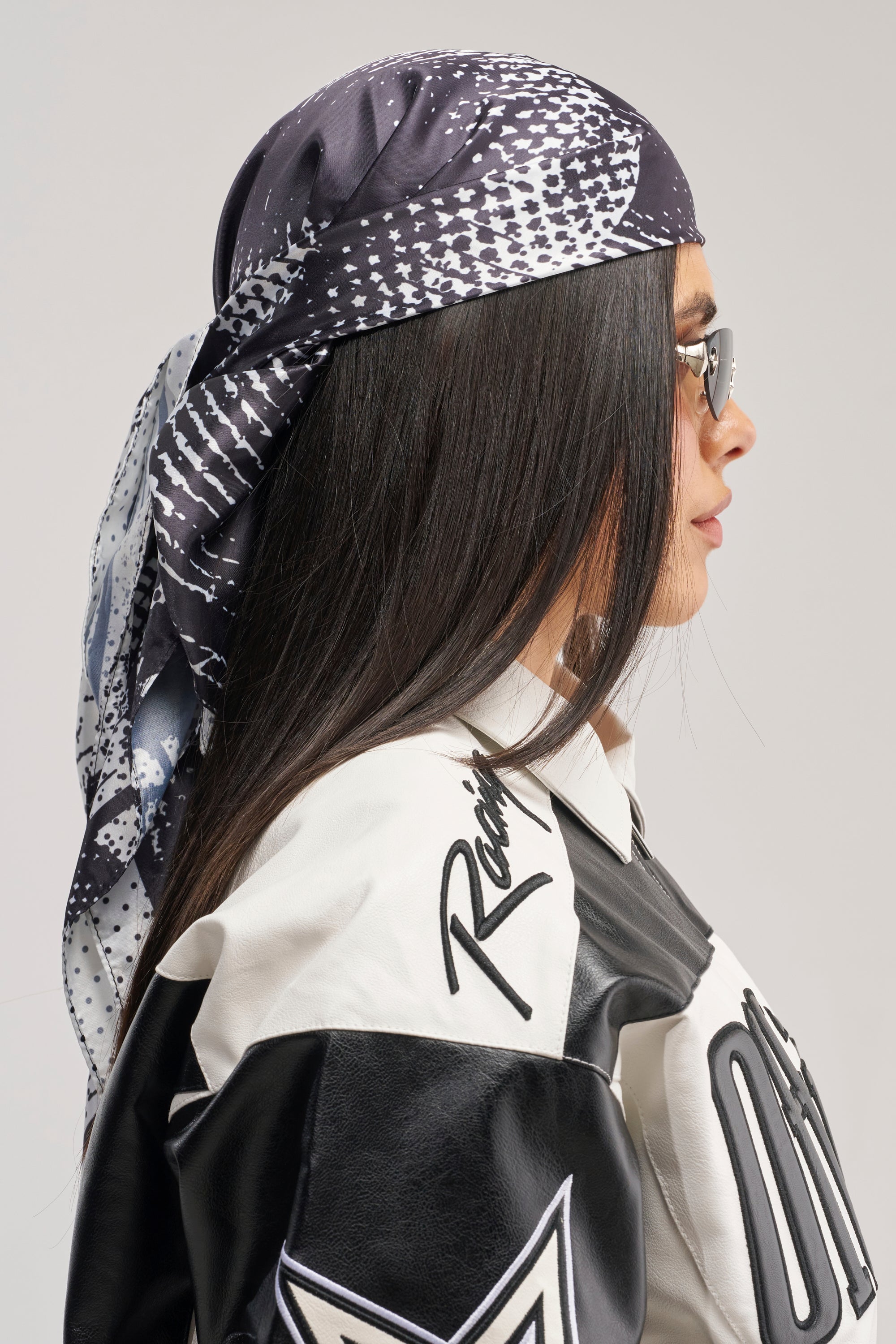DISTORTED BEAUTY SCARF