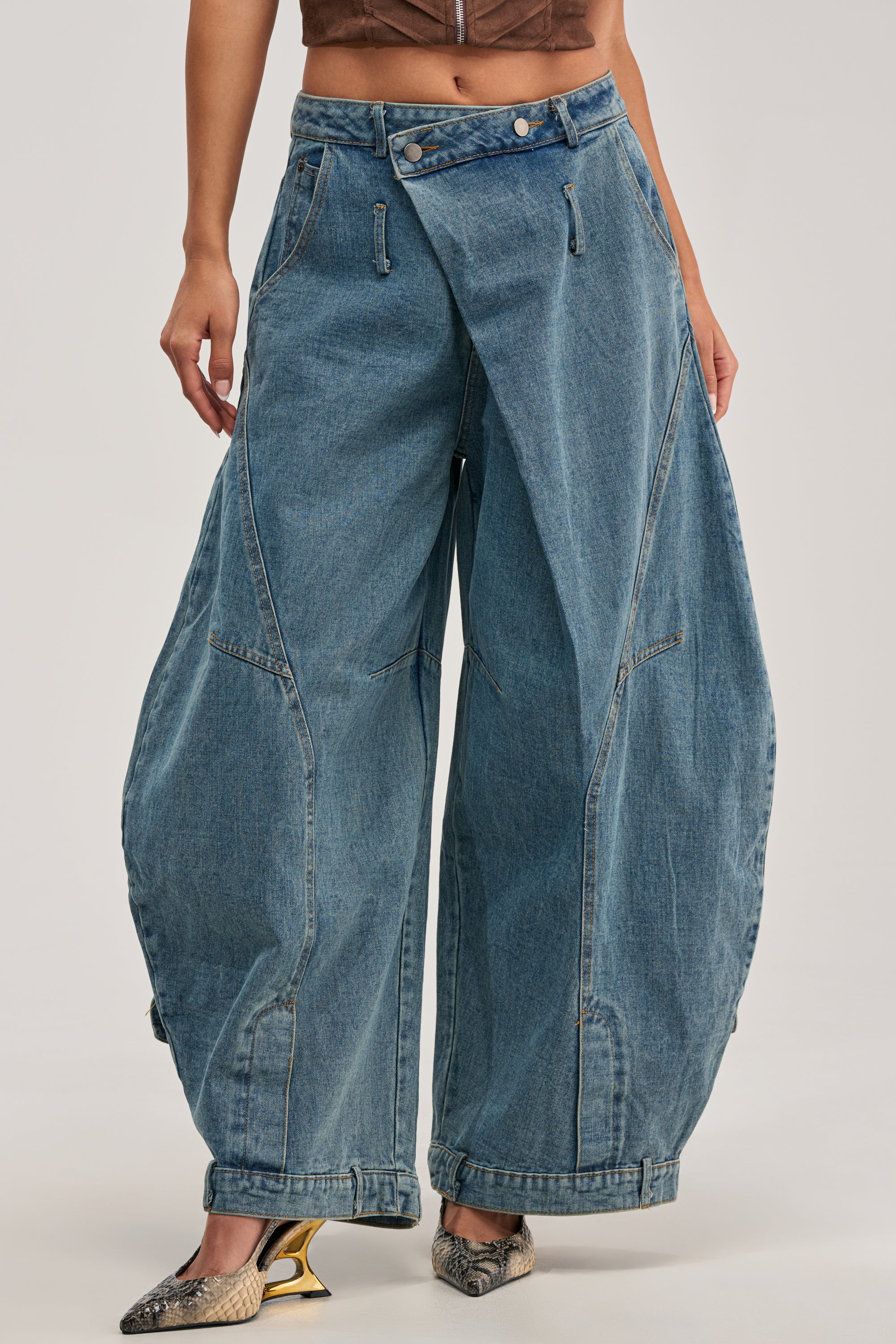 IZZY RELAXED DENIM IN LIGHT BLUE WASH