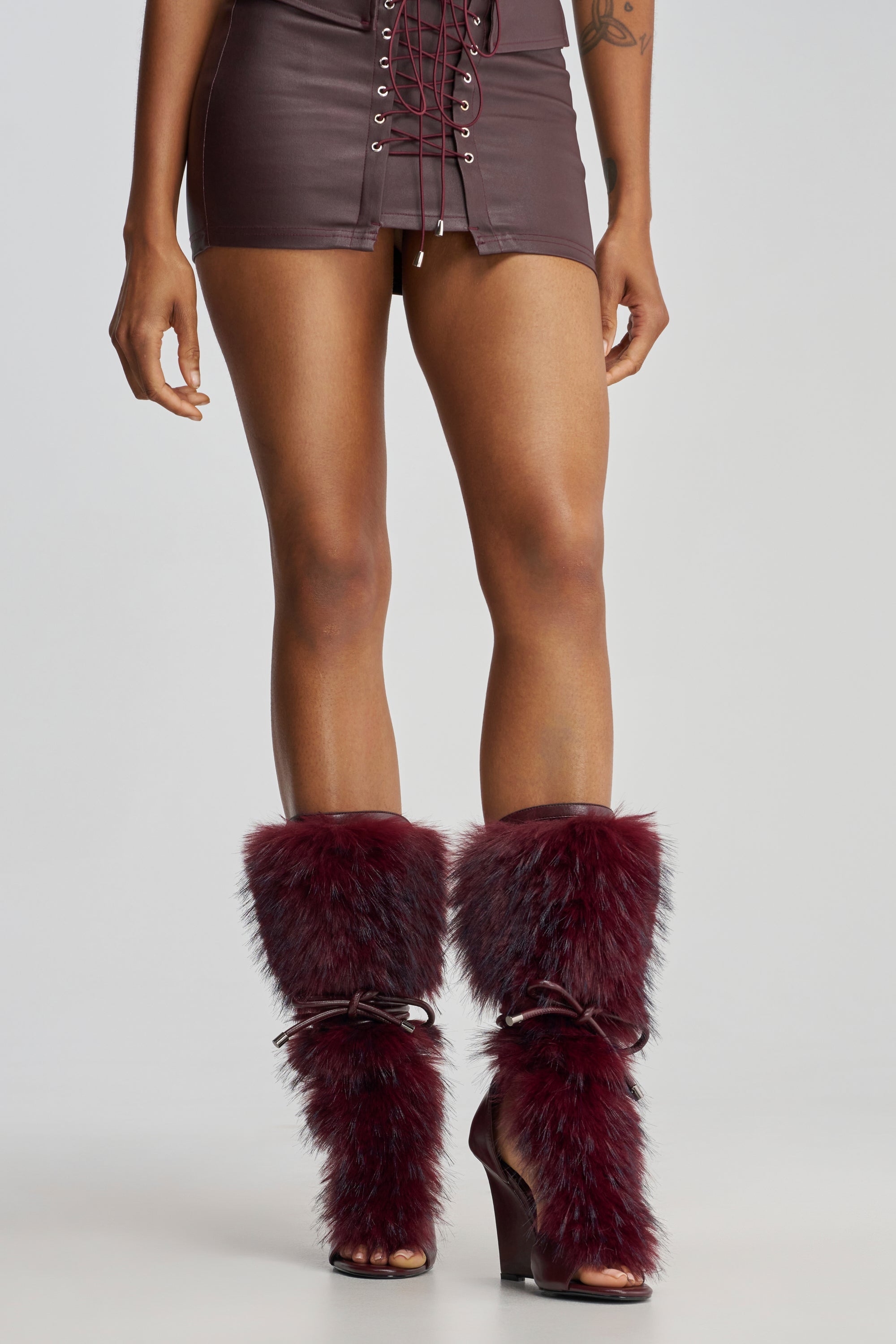 AZALEA WANG GENOVEVA BURGUNDY FUR WEDGE GLADIATOR SANDAL