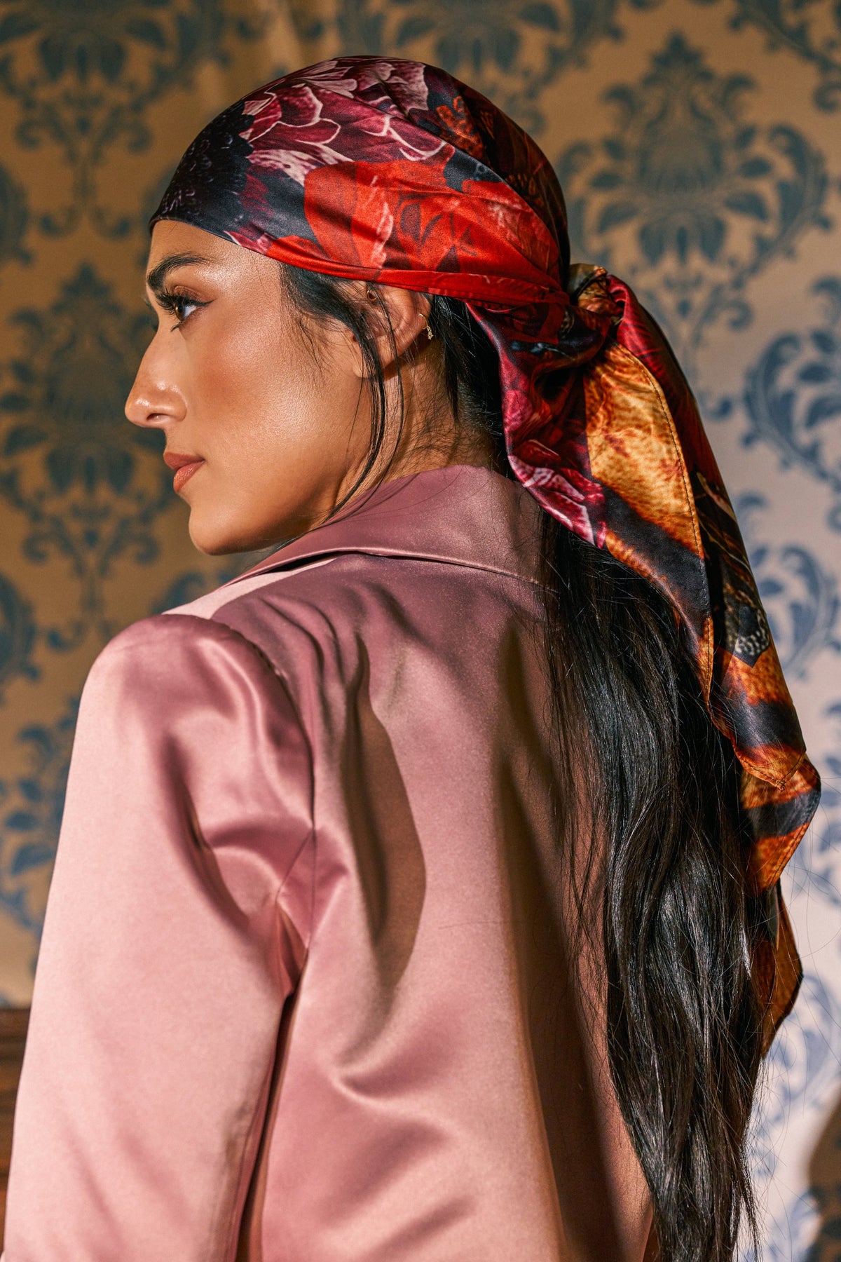 UNTAMED PETALS SCARF