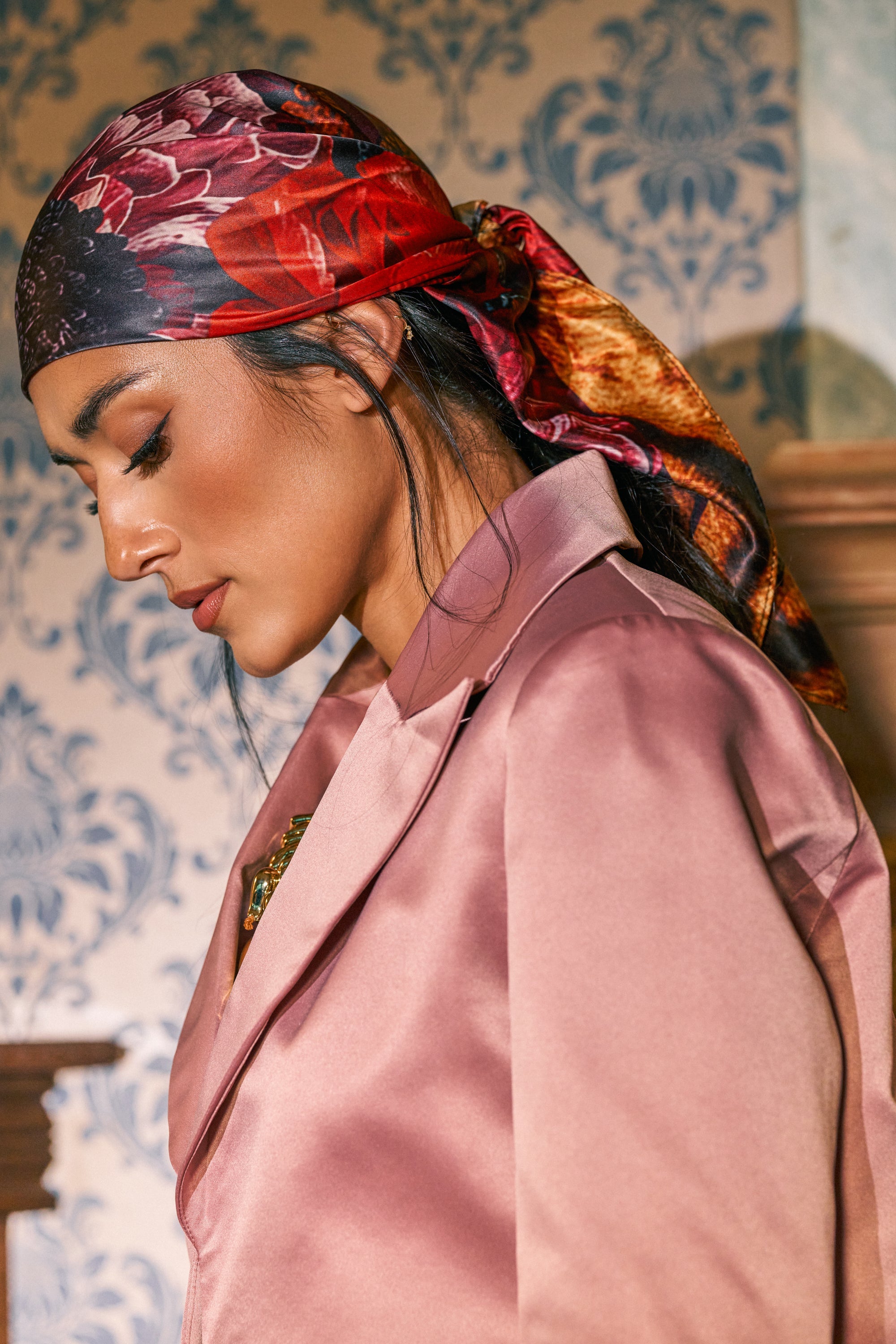 UNTAMED PETALS SCARF