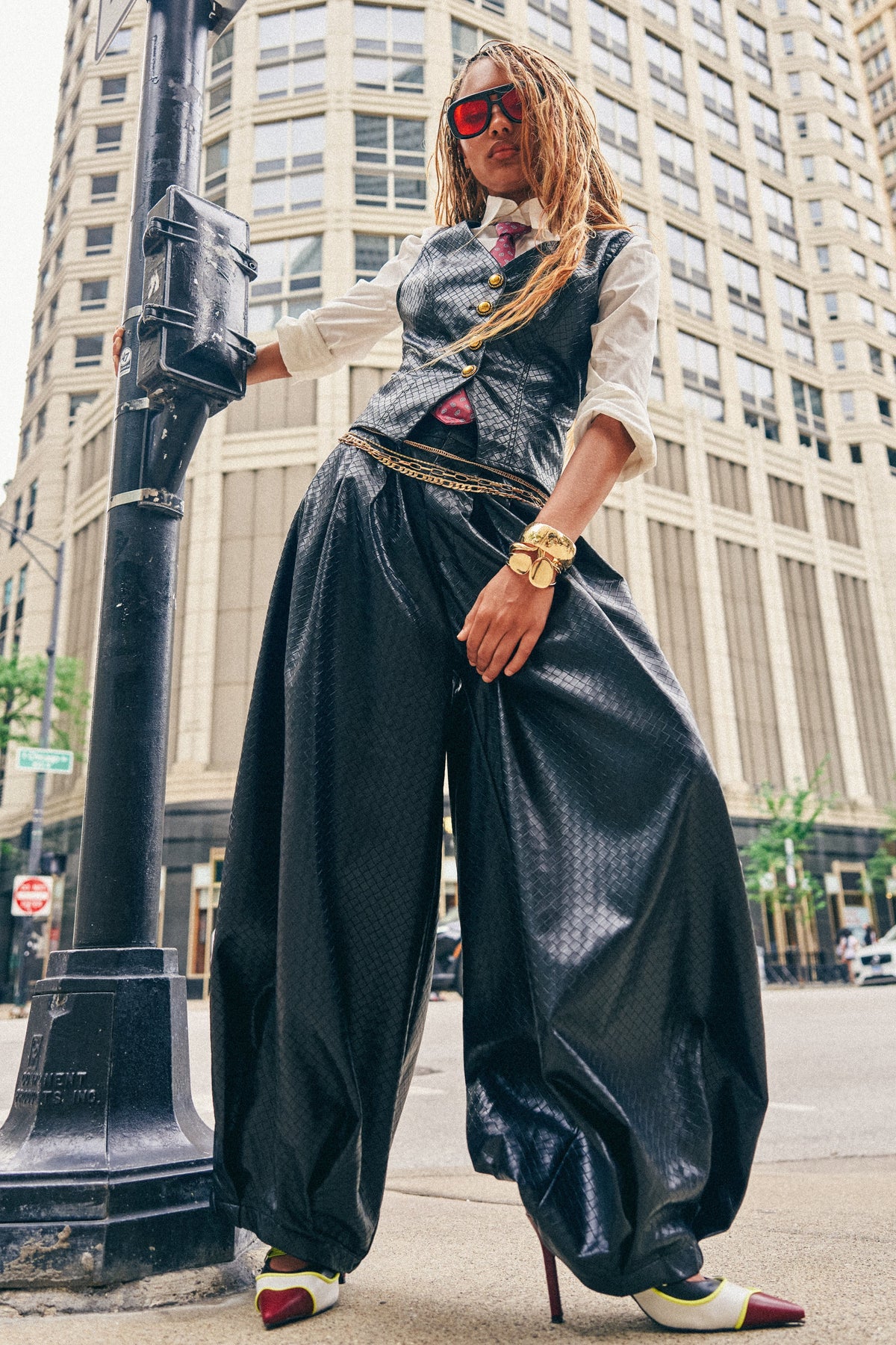 OFFICE BADDIE WOVEN PU BALLOON PANT