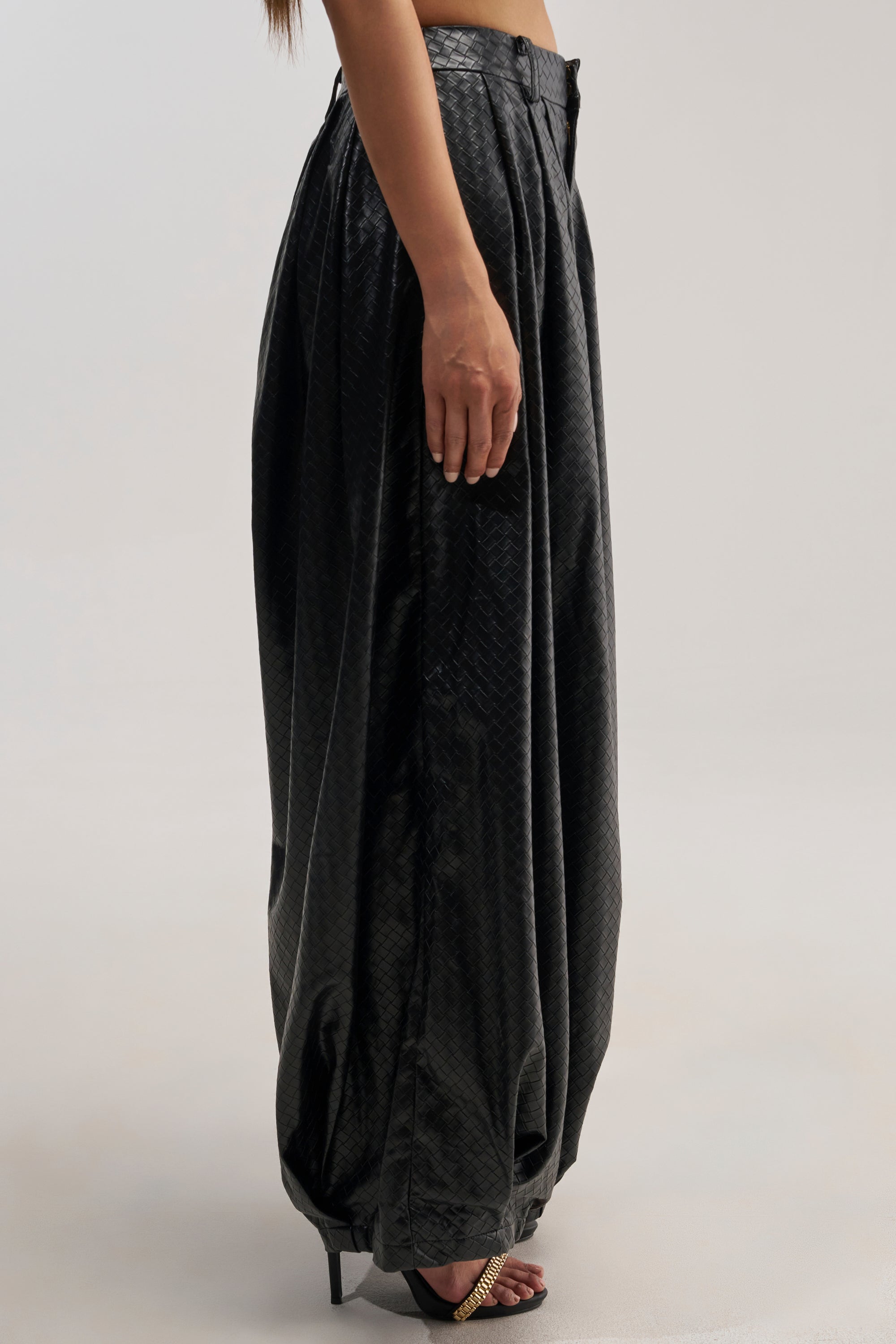 OFFICE BADDIE WOVEN PU BALLOON PANT
