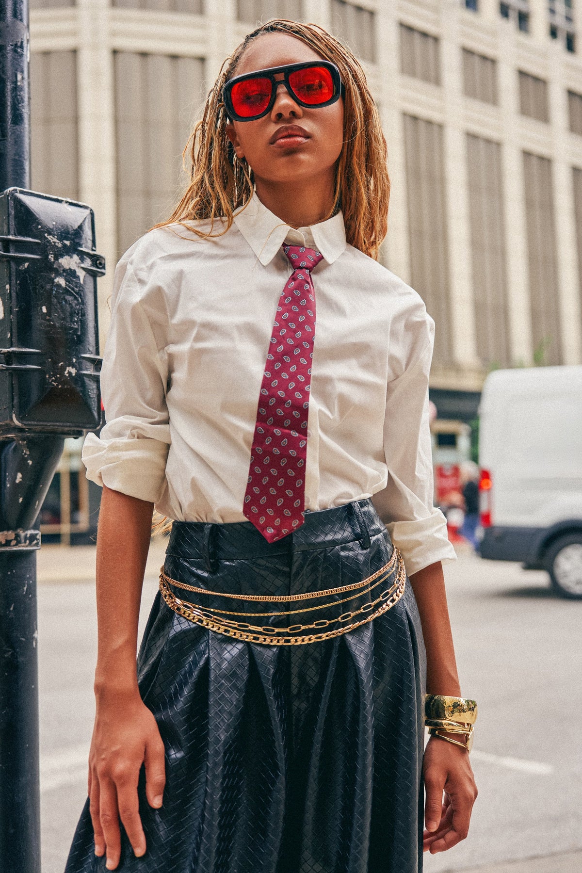 OFFICE BADDIE POPLIN BUTTON DOWN BLOUSE