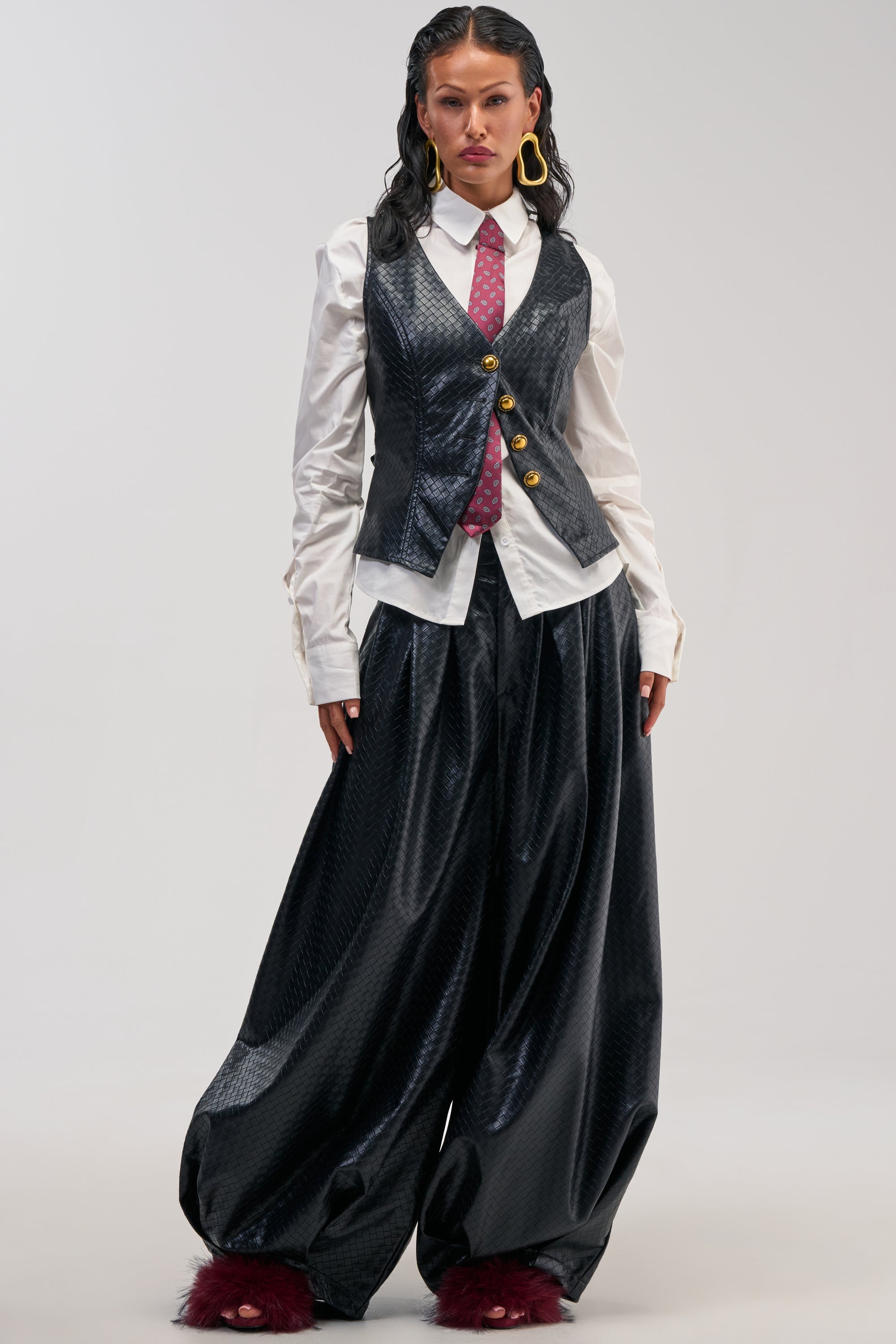 OFFICE BADDIE POPLIN BUTTON DOWN BLOUSE
