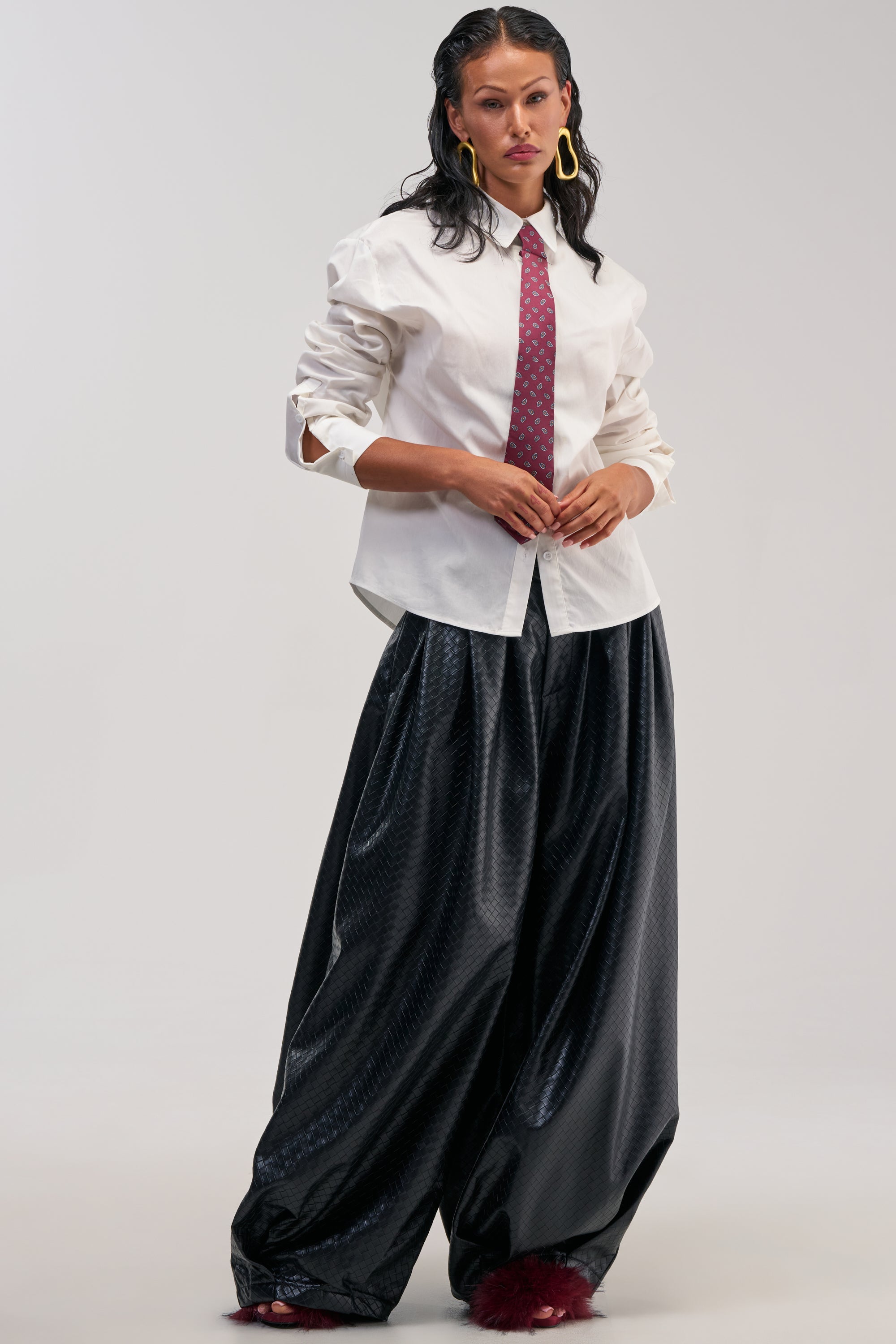 OFFICE BADDIE POPLIN BUTTON DOWN BLOUSE