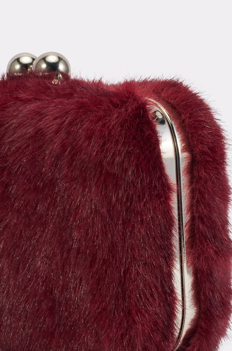GORGEOUS GIRL FUR CLUTCH