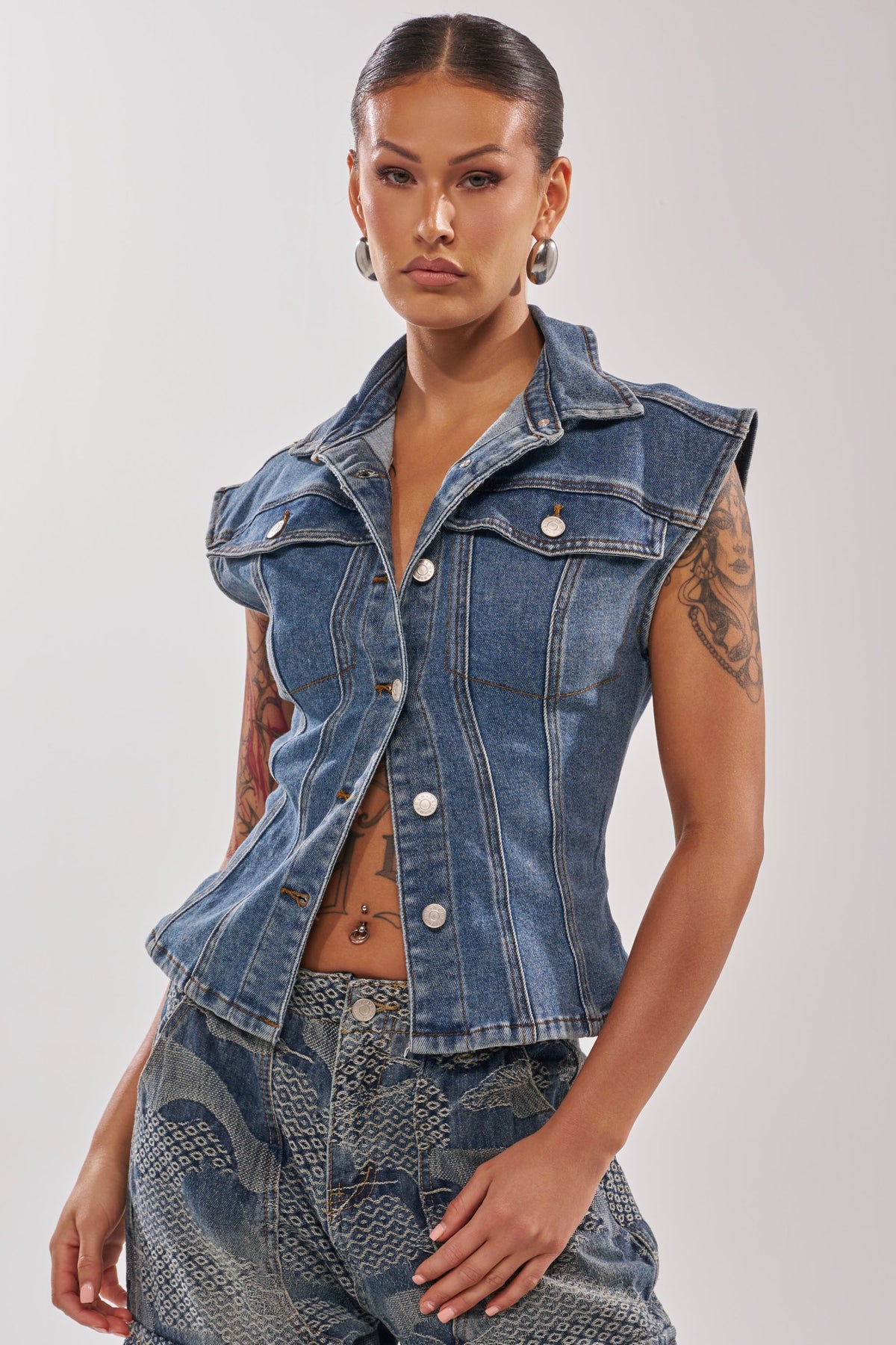 LILY DENIM BUTTON DOWN IN MEDIUM BLUE DENIM