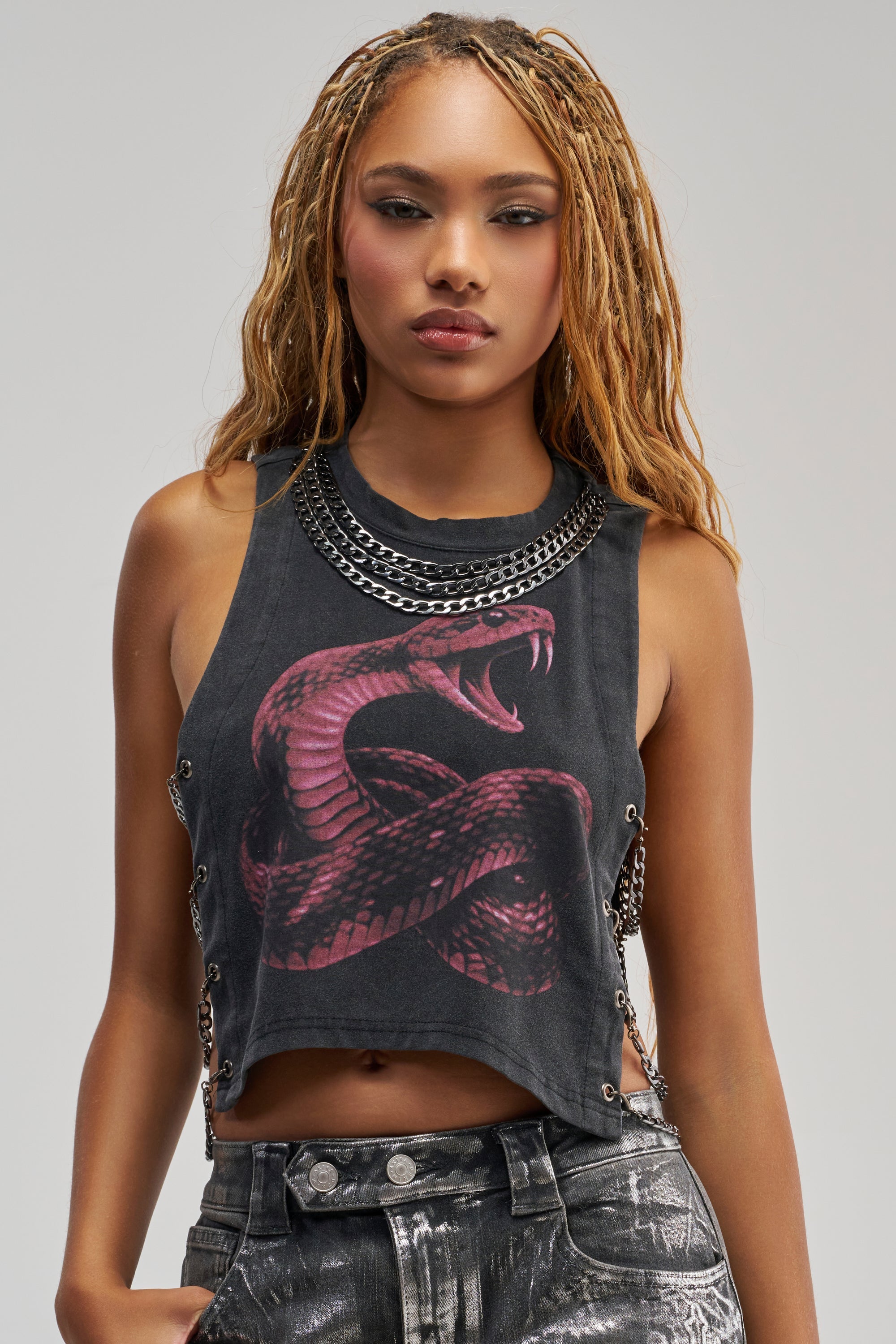 SNAKES IN THE GRASS CHAIN DETAIL TANK