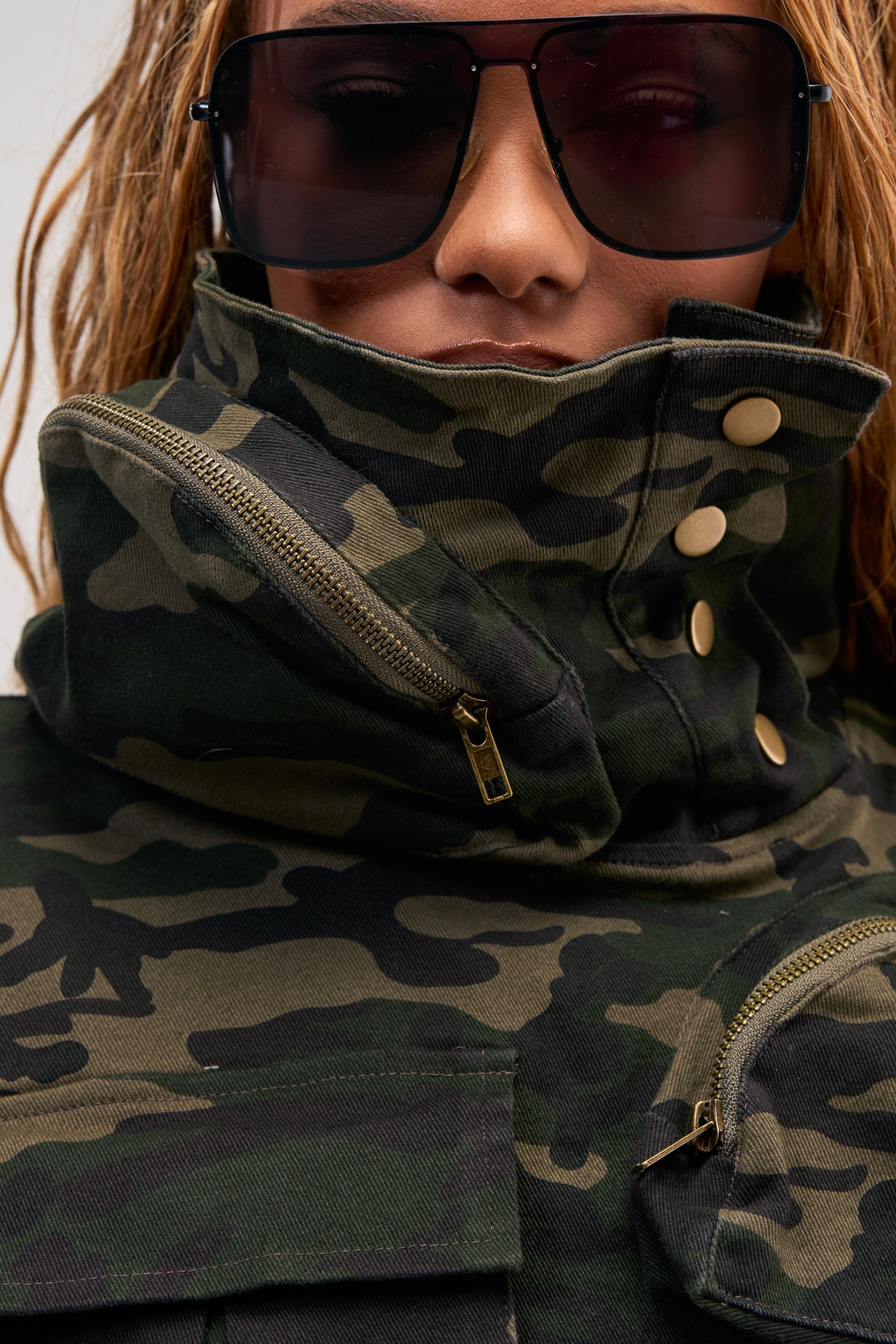 KADEN CARGO SLEEVELESS TOP IN CAMO