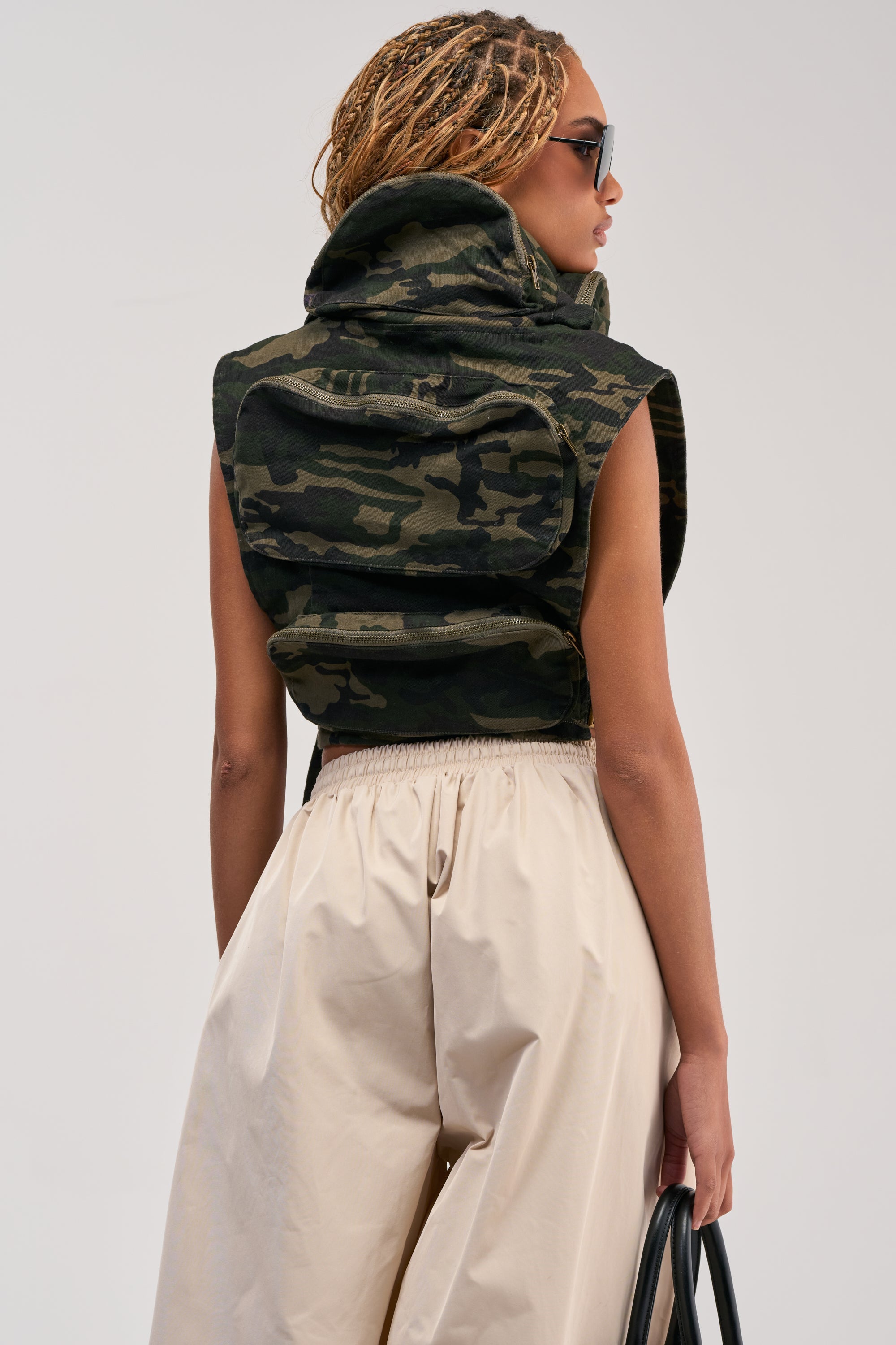 KADEN CARGO SLEEVELESS TOP IN CAMO