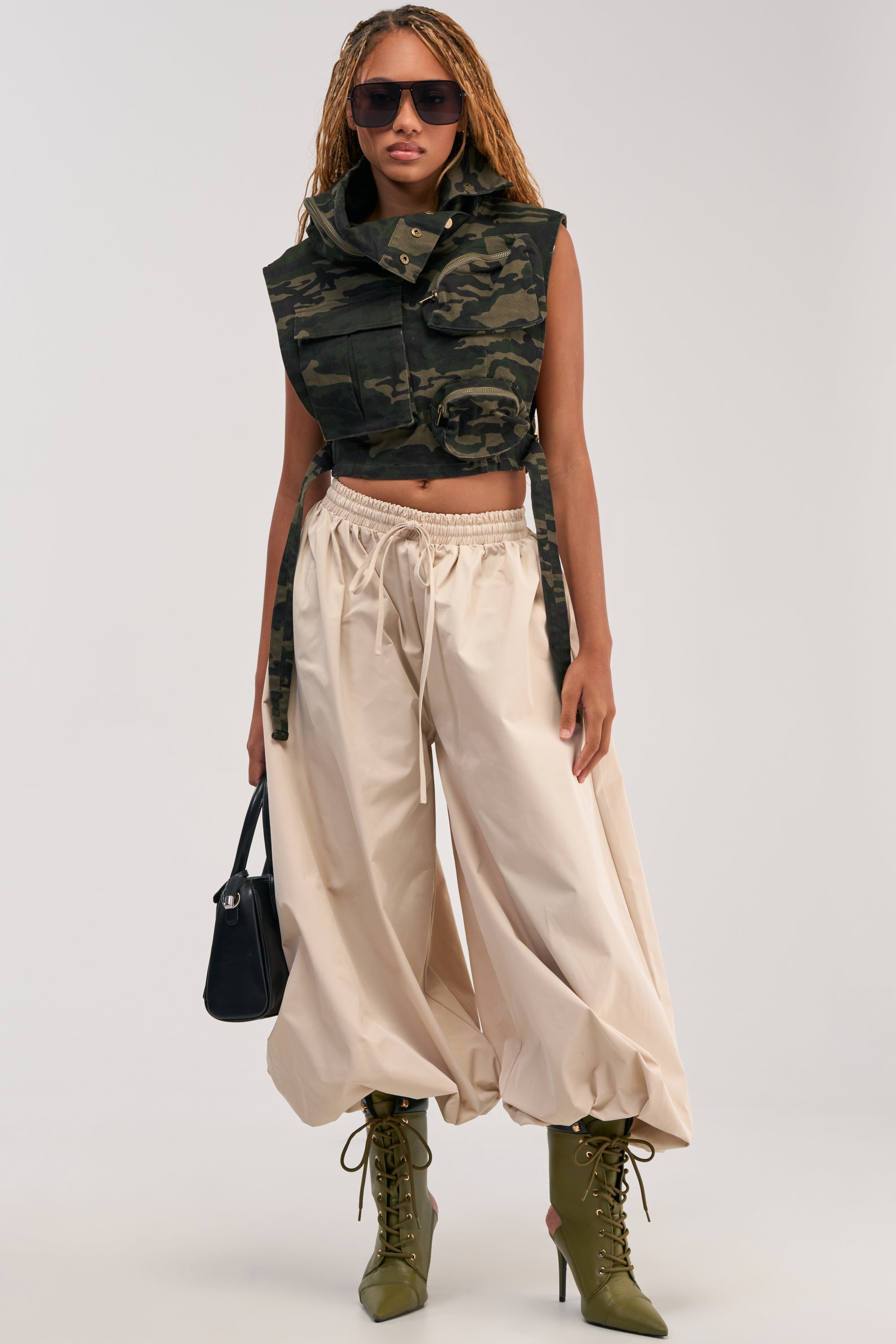 KADEN CARGO SLEEVELESS TOP IN CAMO