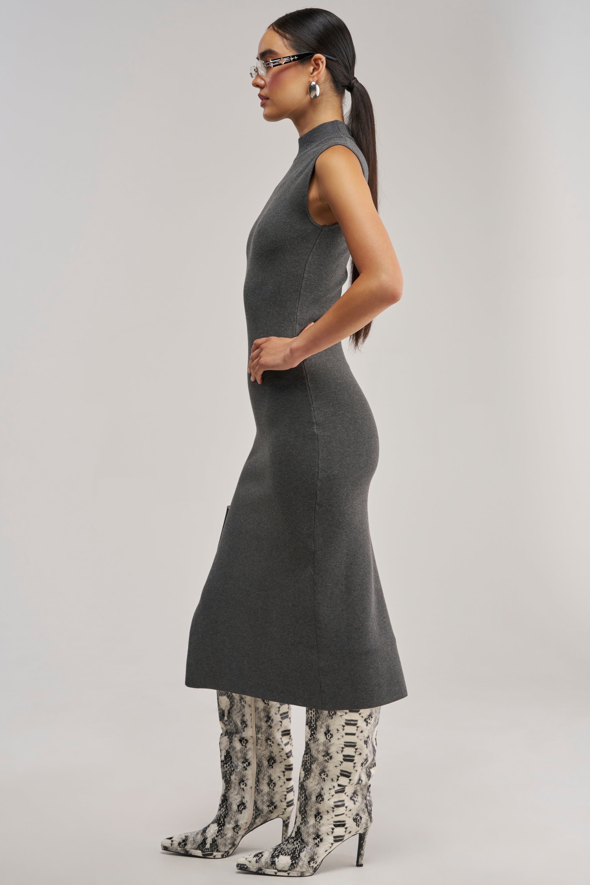 MEET THE PARENTS SLEEVELESS KNIT SWEATER DRESS