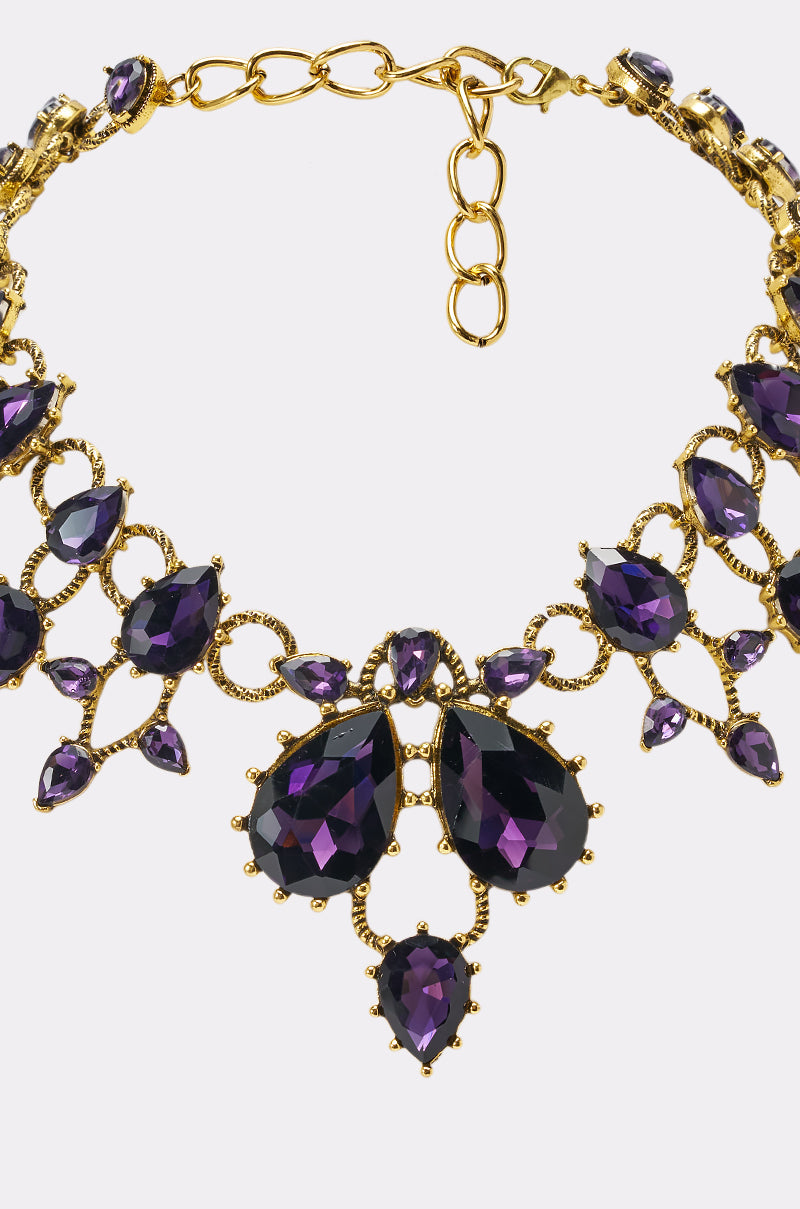 ON TREND STATEMENT NECKLACE