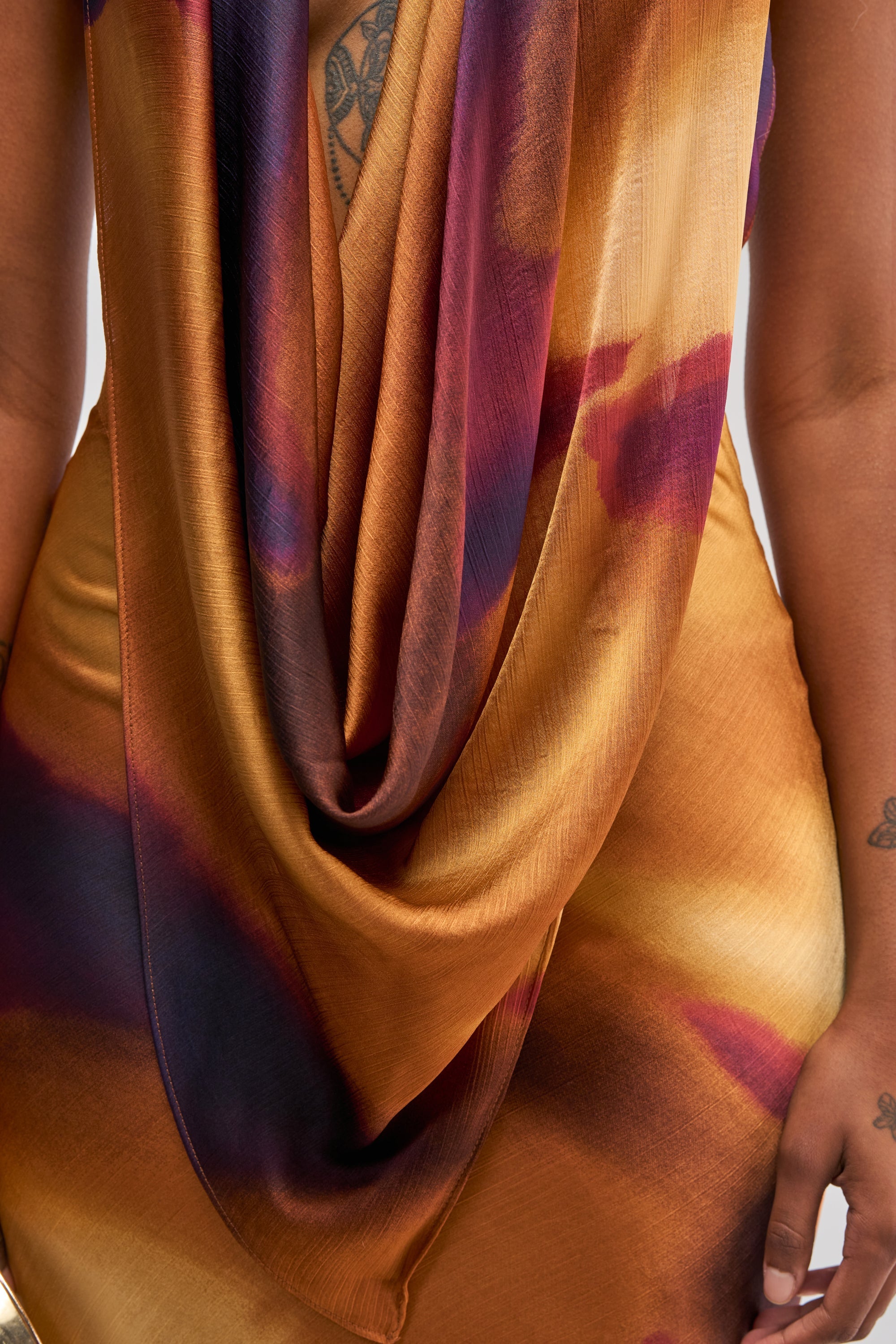 SUNKISSED ABSTRACT MAXI DRESS IN BROWN MULTI