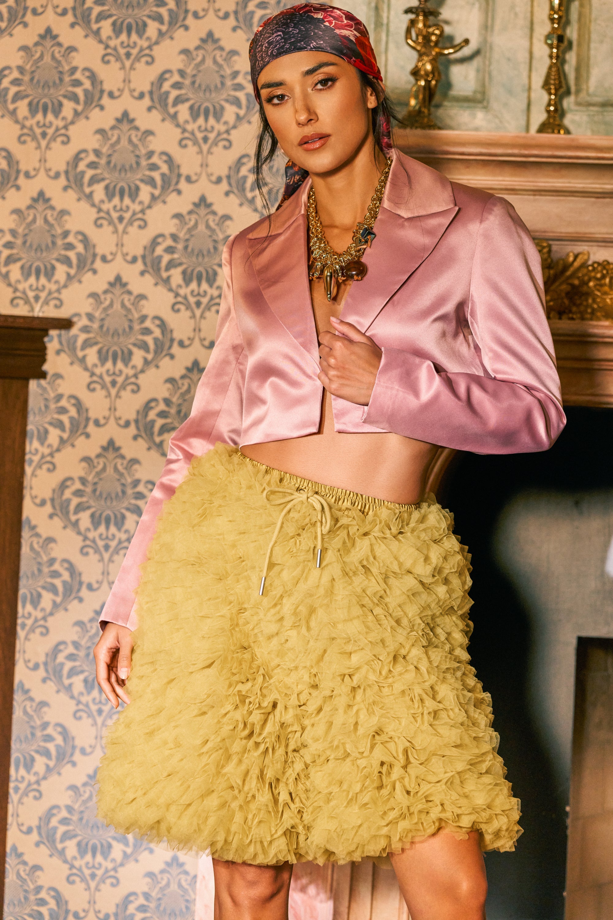 LILA SATIN BLAZER IN MAUVE