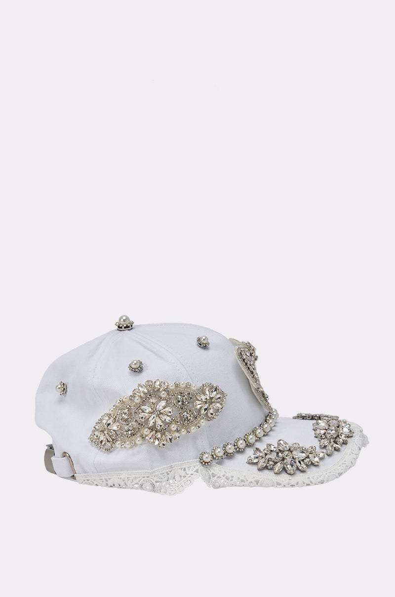 IM OUTSIDE EMBELLISHED HAT