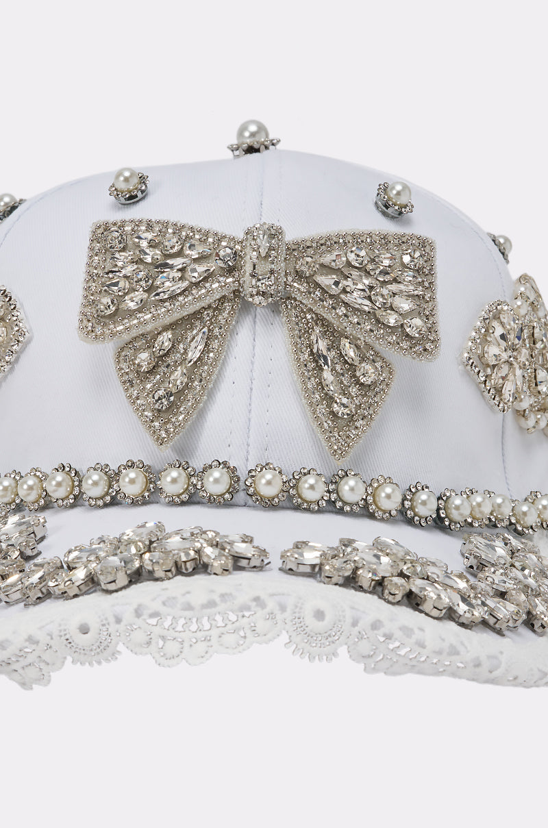 IM OUTSIDE EMBELLISHED HAT