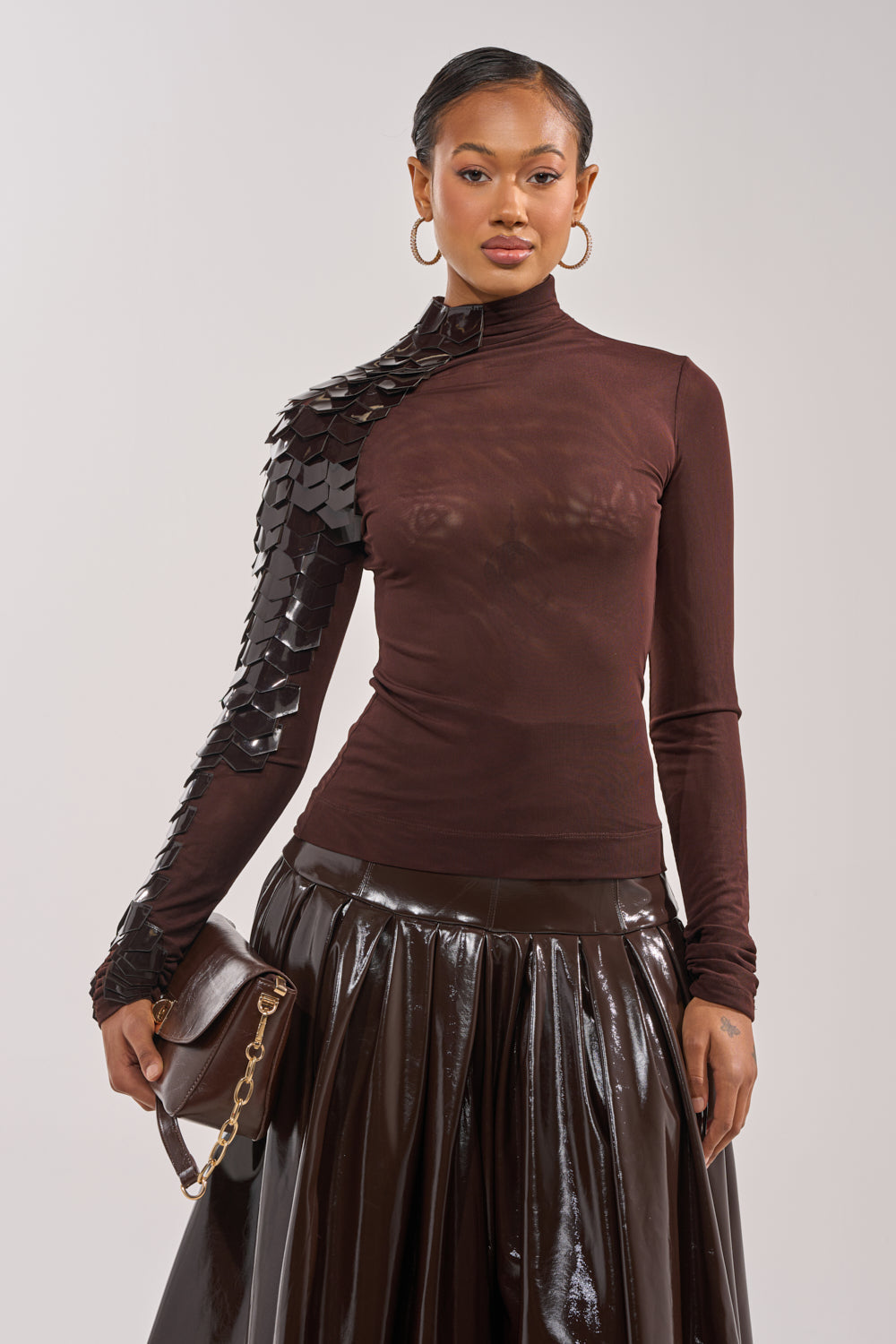 VELMA VINYL SINGLE SLEEVE SCALE TOP IN BROWN