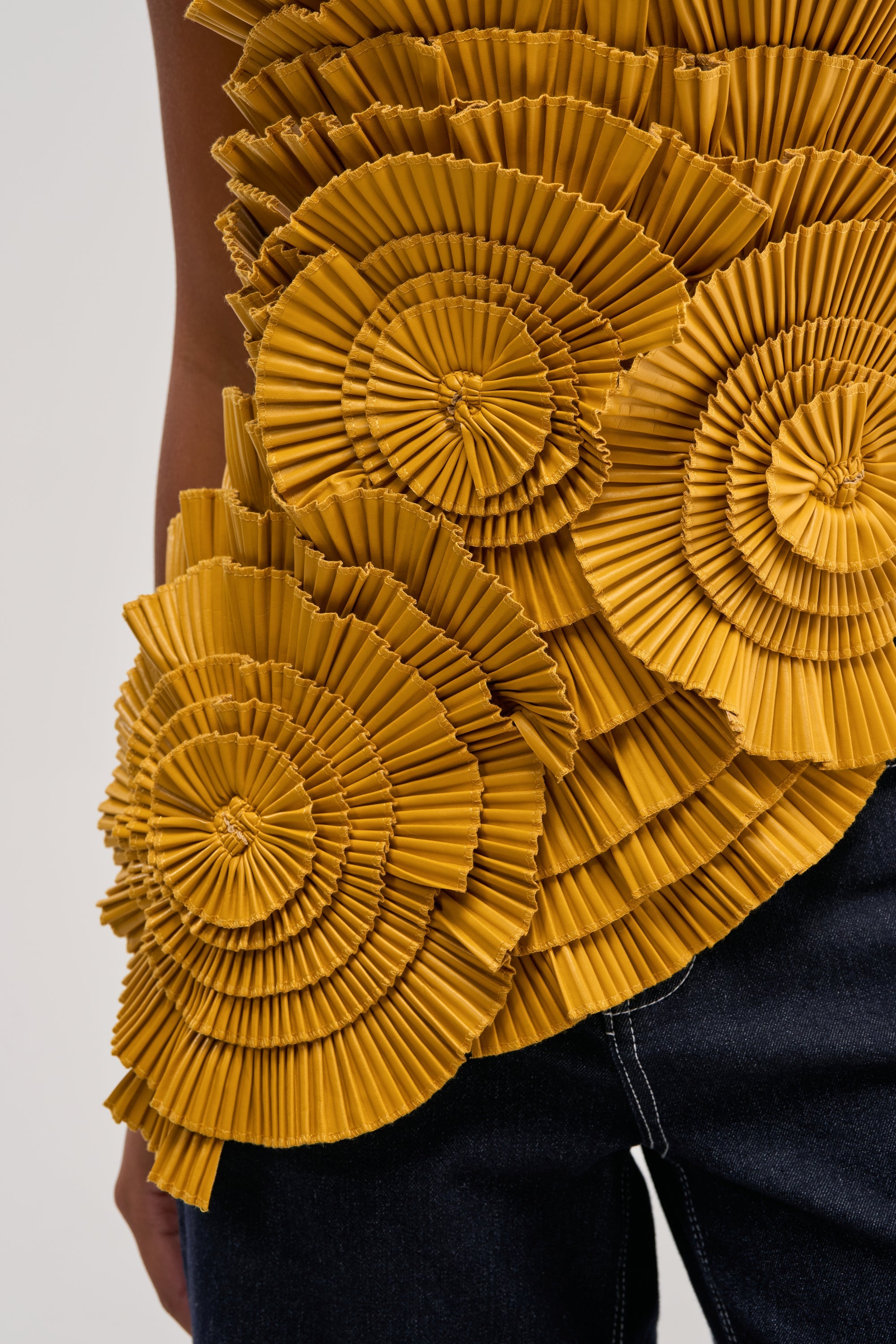 MOLTEN PETAL PLEATED TOP