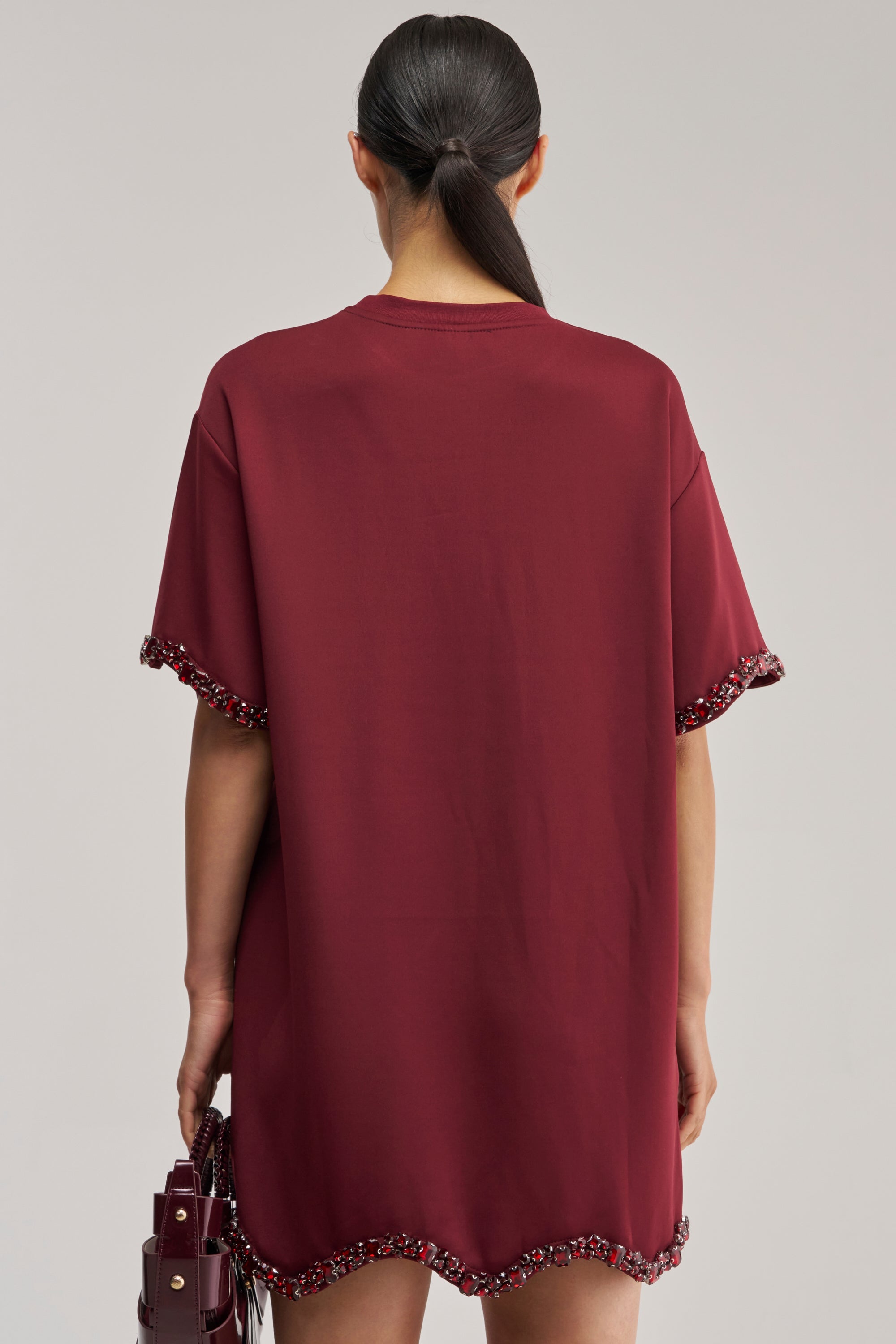 COOL GIRL EMBELLISHED TEE SHIRT DRESS IN BURGUNDY