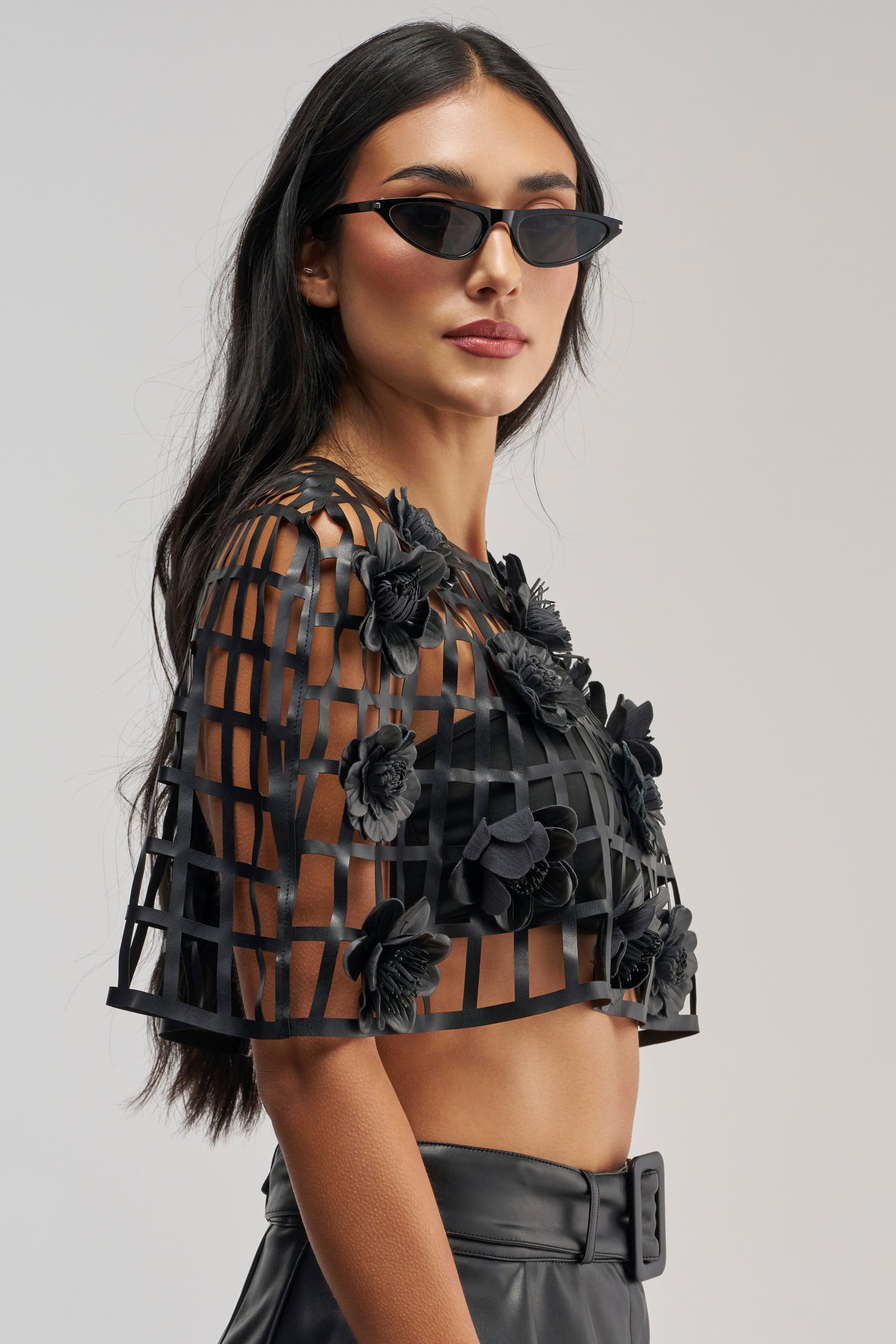 DELICATE FLOWER PU CAPE TOP